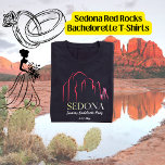 Camiseta Sedona Red Rocks Bachelorette<br><div class="desc">Sedona é um destino popular para eventos especiais, como um bach ou aniversário feminino/festa de galentina. Personalize com seus detalhes.</div>