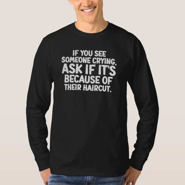 Camiseta See Someone Crying Ask If It's Because Haircut  Qu (Frente)