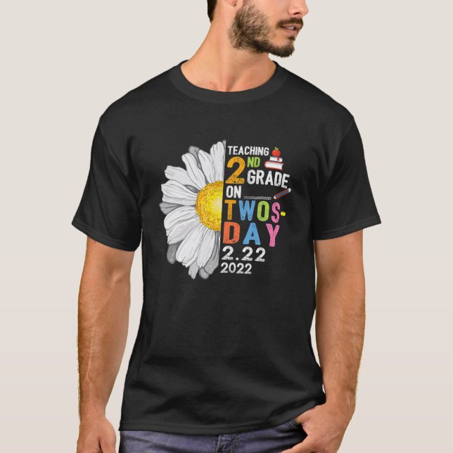 Camiseta Segundo De Ensino No Dia 2-22-22 22 De Fevereiro (Frente)