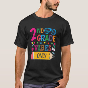 Camiseta Segundo Grau Vibes Apenas Feliz Primeiro Dia Da Es