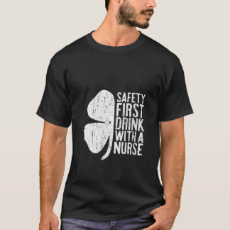 Camiseta Segurança Das Mulheres Primeira Bebida Com Uma Enf