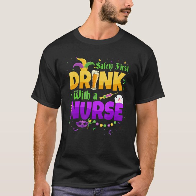 Camiseta Segurança Primeira Bebida Com Enfermeira Médica Gr (Frente)