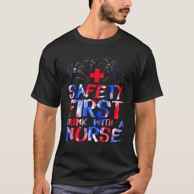 Camiseta Segurança Primeira Bebida com Enfermeira Patriótic (Frente)