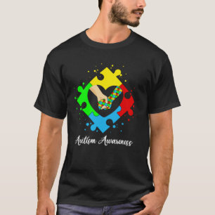 Camiseta Segurando Mãos no Quebra-Cabeça do Coração Conscie