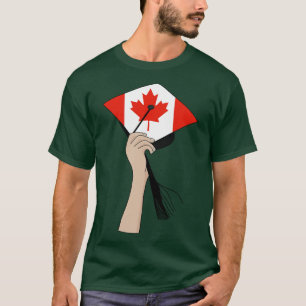 Camiseta Segurando o Boné Acadêmico Quadrado Canadá