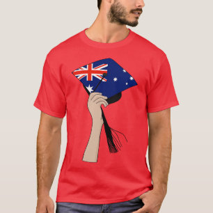 Camiseta Segurando o Boné Acadêmico Quadrado na Austrália