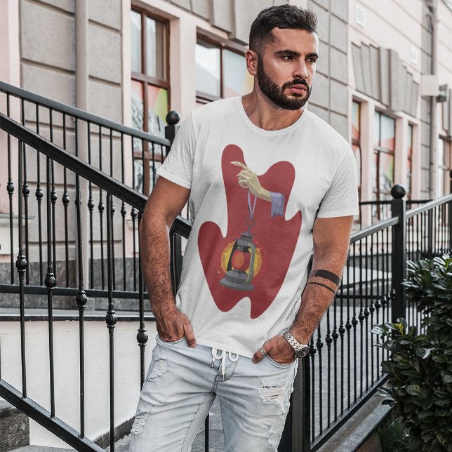 Camiseta Segurando Uma Lanterna (Criador carregado)
