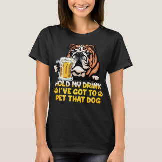 Camiseta Segure A Minha Bebida Tenho Que Pôr Aquele Cachorr