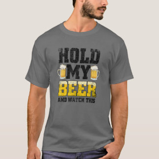 Camiseta Segure A Minha Cerveja E Veja Este Estranho Engraç