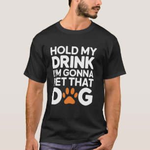 Camiseta Segure Meu Drink Estou Prestes a Acariciar Esse Ca