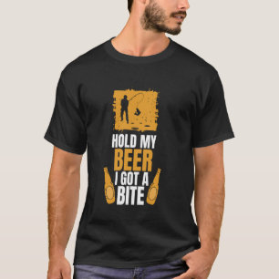 Camiseta Segure Minha Cerveja Eu Peguei Uma Mordida Pescand