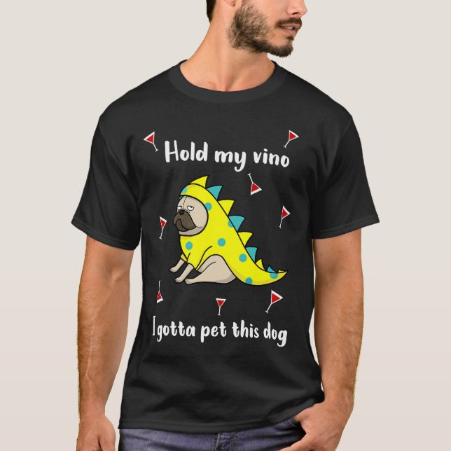 Camiseta Segure O Meu Vino, Tenho Um Vinho De Pet. (Frente)