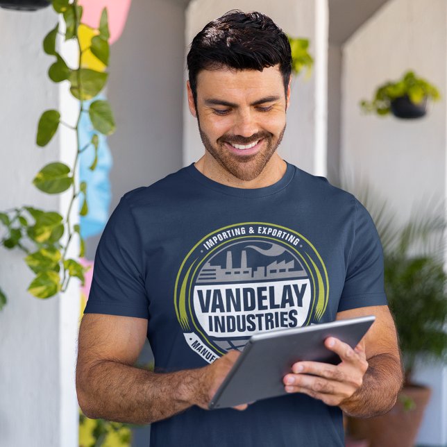 Camiseta Seinfeld | Logotipo das indústrias vandelay (Person wearing t-shirt)