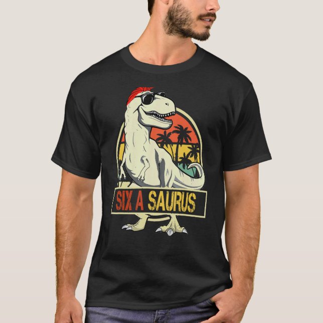 Camiseta Seis A Saurus Rex Dinossaur 6 A Saurus Mads (Frente)