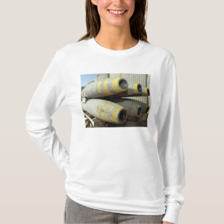 Camiseta Seis bombas GBU-12 em um rack