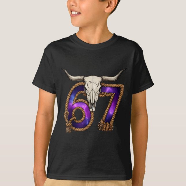 Camiseta Seis Sete 67 Meme Engraçado Crânio de Touro Caubói (Frente)