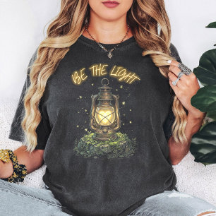 Camiseta Seja a Luz Lanterna Vintage Coração Vagalumes