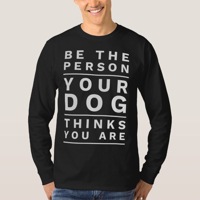 Camiseta Seja a pessoa que seu cão pensa que você é, Cachor (Frente)