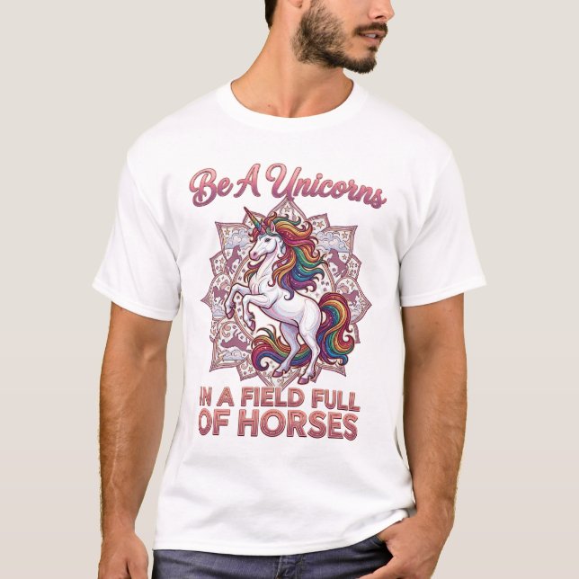 Camiseta Seja Campo de Unicórnios Cheio Cavalos Arco-íris M (Frente)