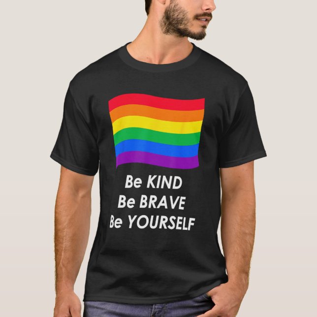 Camiseta Seja Corajoso Seja Seu Sinalizador LGBT (Frente)