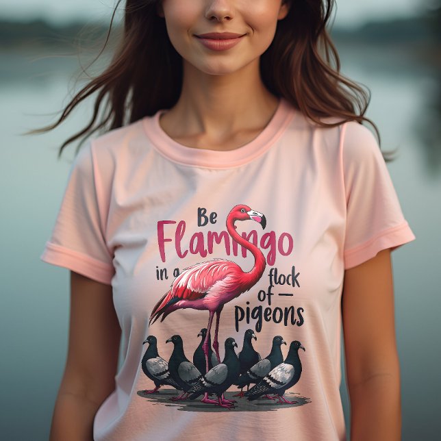 Camiseta Seja Flamingo num bando de pombos - Seja único (Criador carregado)