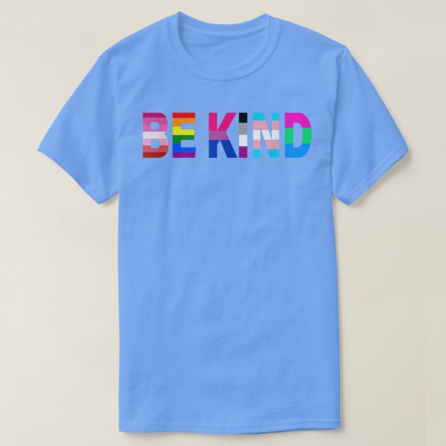 Camiseta Seja Gentil Bandeiras Lgbtq+ Orgulho Casal Gay Lés (Frente do Design)