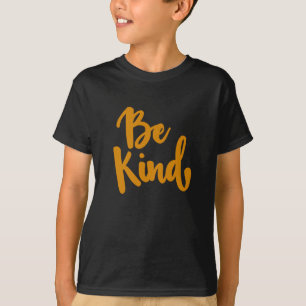Camiseta Seja gentil com o adesivo de aspas