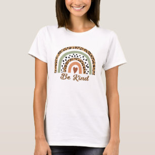 Camiseta Seja gentil Leopard Imprima arco-íris com coraç