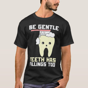 Camiseta Seja Gentil Os Dentes Também Têm Obturações Denti