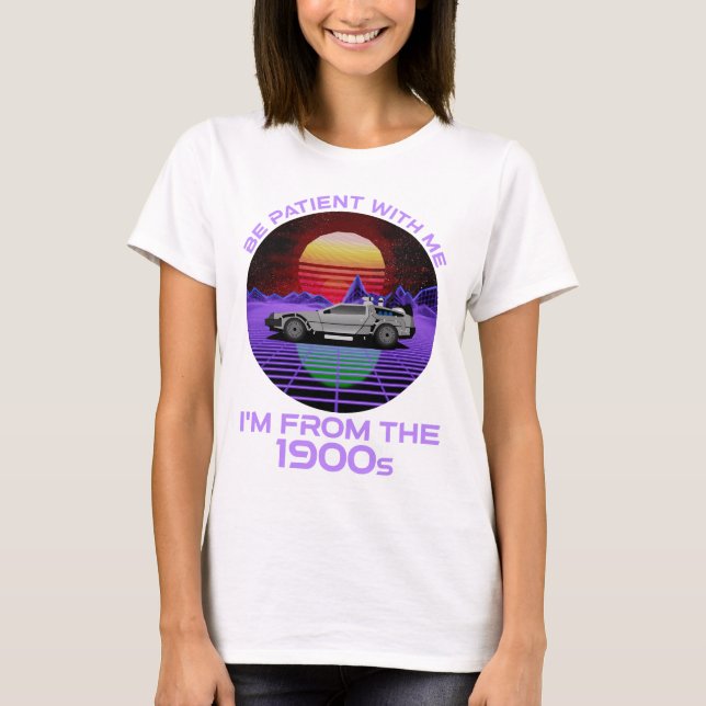 Camiseta Seja paciente comigo, sou dos anos 1900 (Frente)