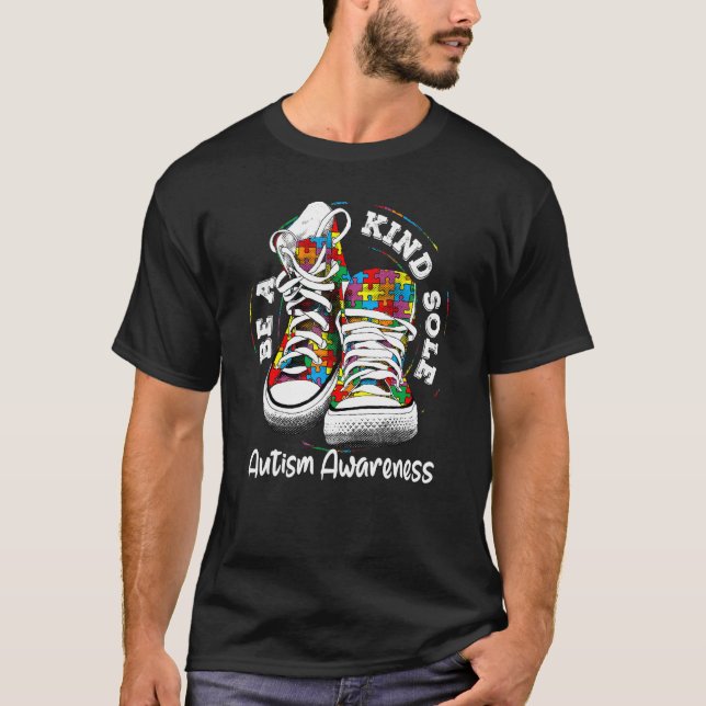 Camiseta Seja Um Calçado de Puzzle do Mês de Conscientizaçã (Frente)