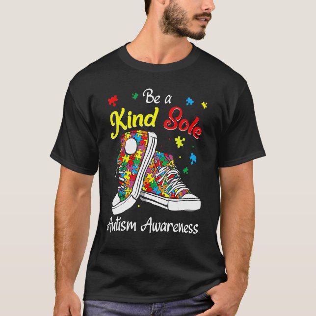 Camiseta Seja um Calçado de Puzzle do Mês de Conscientizaçã (Frente)