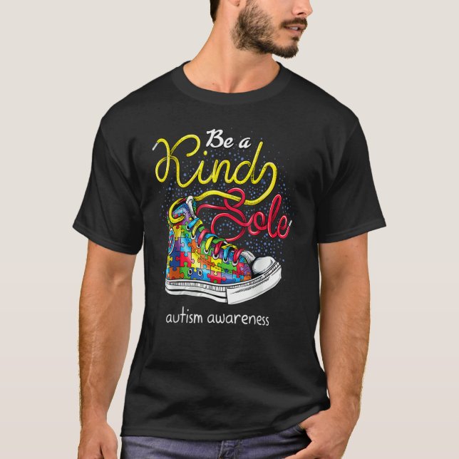 Camiseta Seja Um Pouco Autista Consciência Arco-Íris Trendê (Frente)