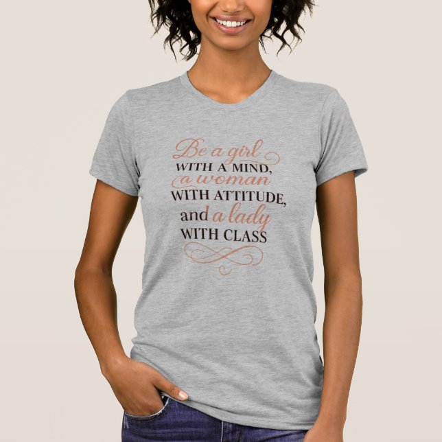 Camiseta Seja uma menina com uma mente, uma mulher com atit (Frente)