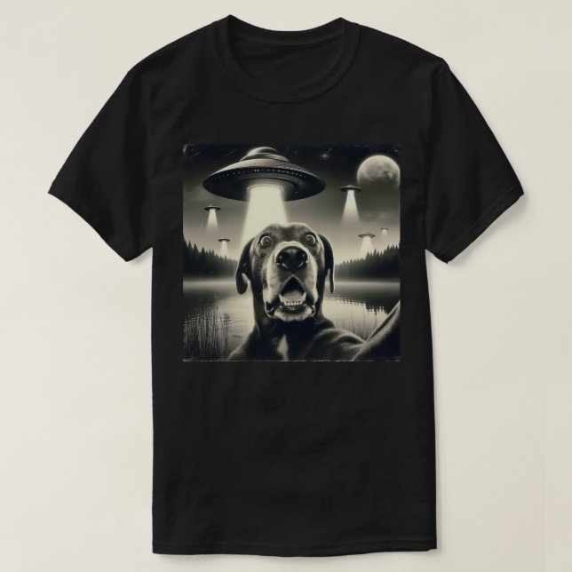 Camiseta Selfie de cão com OVNI (Frente do Design)