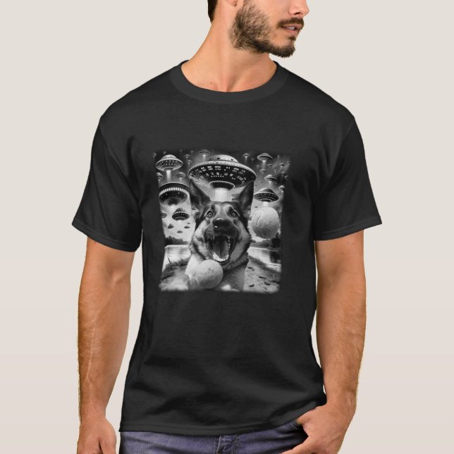 Camiseta Selfie de German shepherd Engraçado com OVNIs Alie (Frente)