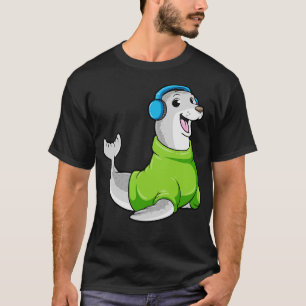 Camiseta Selo com Sweater e fone de ouvido