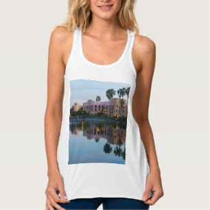Camiseta sem Mangas Reflexões do Resort Noturno