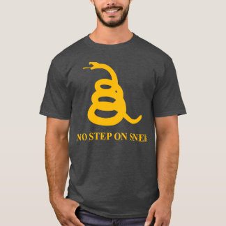 CAMISETA SEM PASSO NO SNEK DOURADO