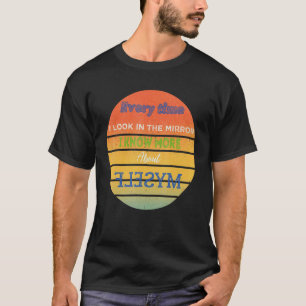 Camiseta Sempre que olho no espelho, sei mais sobre