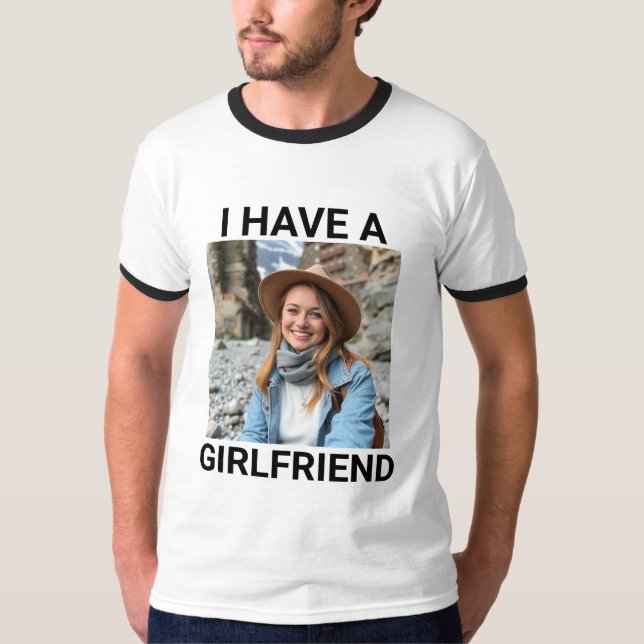 Camiseta Sempre que saio, tenho uma foto personalizada de n (Frente)