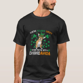 Camiseta Sempre Sortudo Com Um Cachorro Vermelho Chihuahua