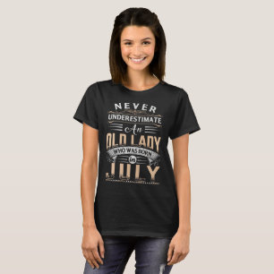 Camiseta Senhora idosa que era nascida em julho