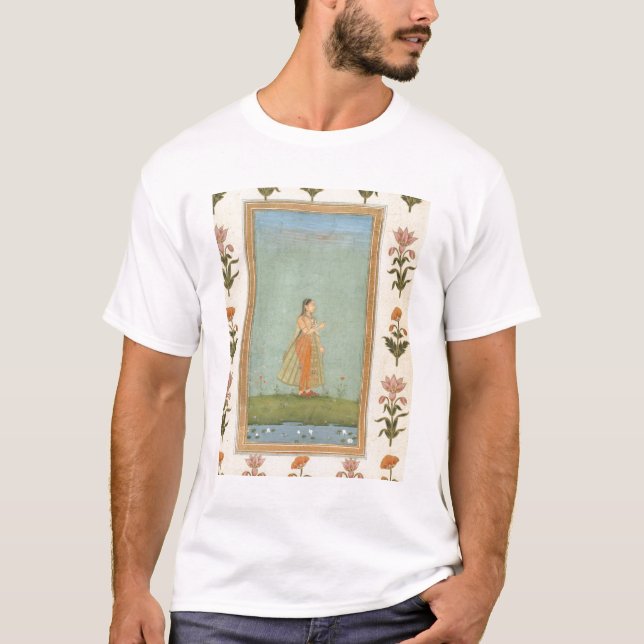 Camiseta Senhora que guardara uma flor, estando por uma (Frente)