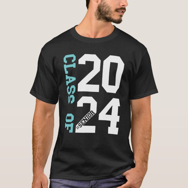 Camiseta Senior 2024 Class of 2024 First Day Or Graduation  (Frente)
