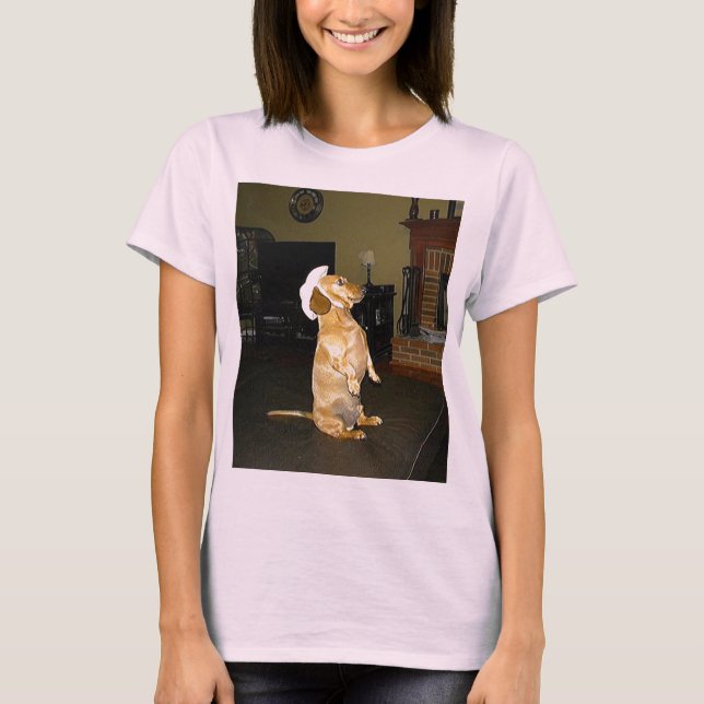 Camiseta Sentado Bonito ou assistindo TV Dachshund (Frente)