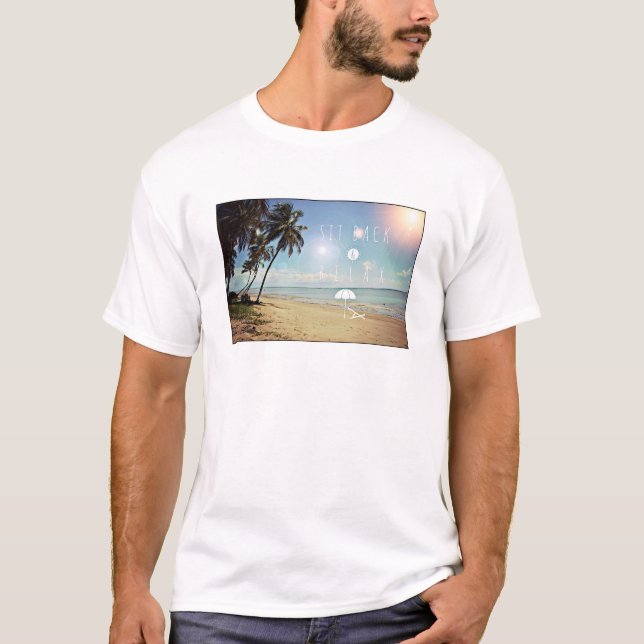Camiseta Sente-se e relaxe as palmeiras em uma praia tropic (Frente)