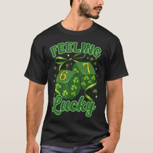Camiseta Sentindo Sorte 67 Trevos de Seis Sete Dados St Pat
