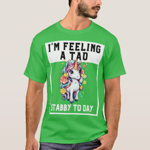 Camiseta Sentindo Um Tad Esfaqueado Hoje Unicórn 10