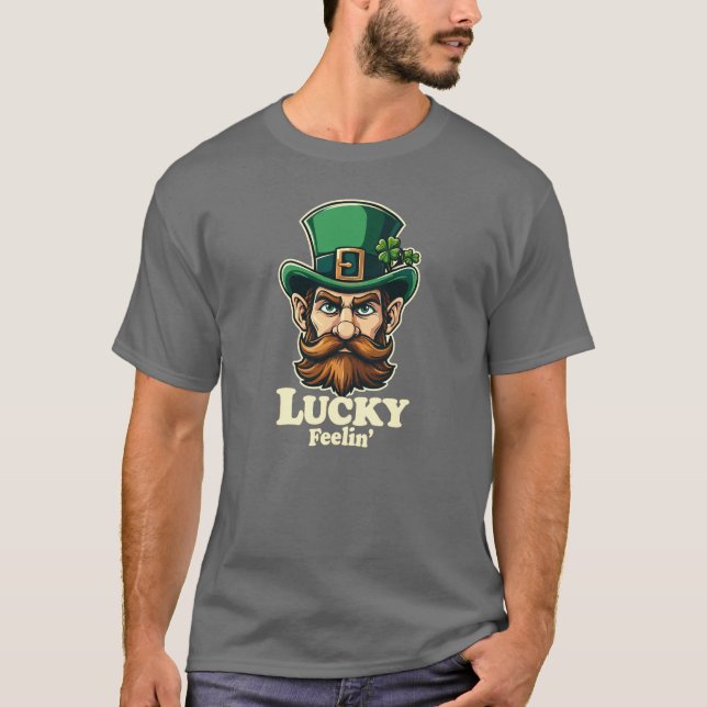 Camiseta Sentir-me Rua de Leprechaun Sortudo. (Frente)